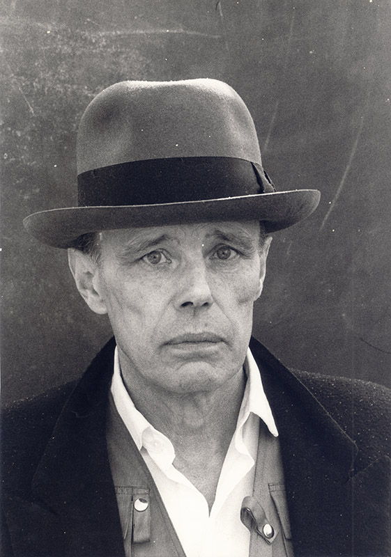 45-Photo-of-Beuys-1986